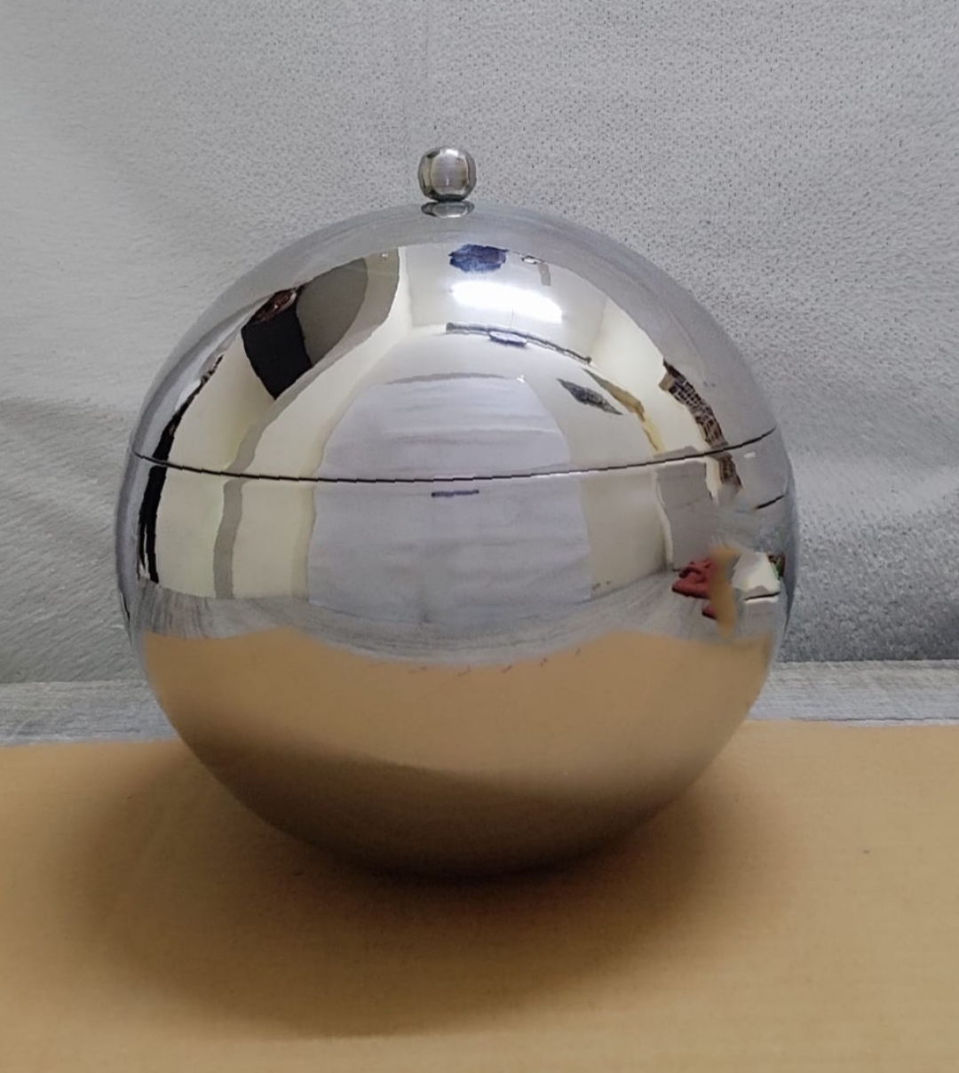 2022-02-21-18-20-34-260 Ice Bucket (Globe) W/Tong 1.5Ltr - Image 1
