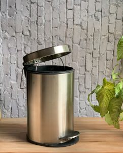 STAINLESS STEEL STEP ON BIN PLAIN 20LTRS - Image 3